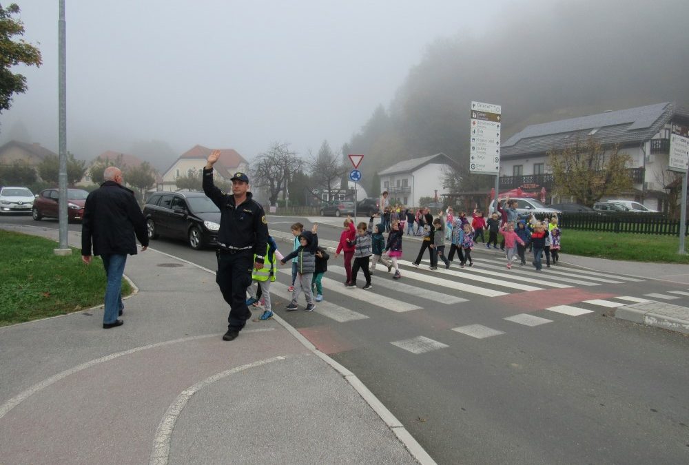 SPREHOD S POLICISTOM